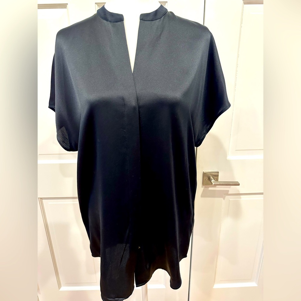 Vince short sleeve silk blouse Sz M